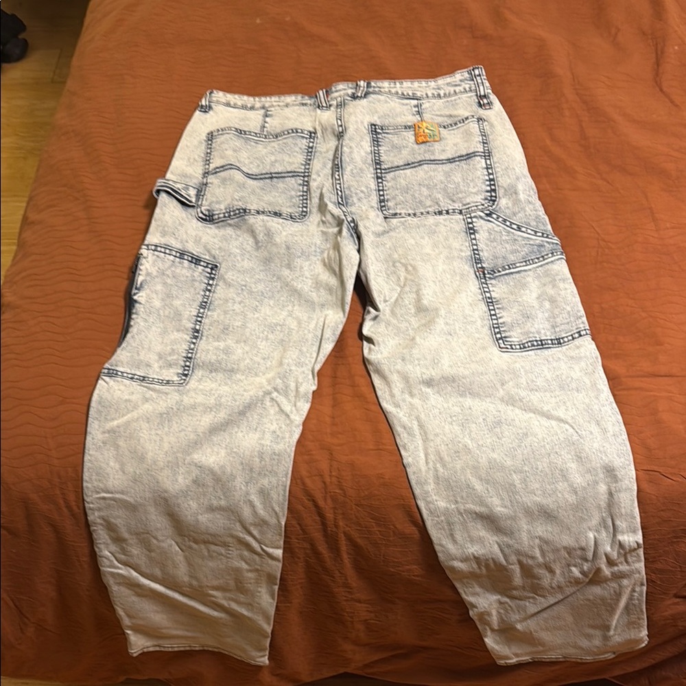 Women's Light Acid Wash Jeggings - Picture 2 of 5
